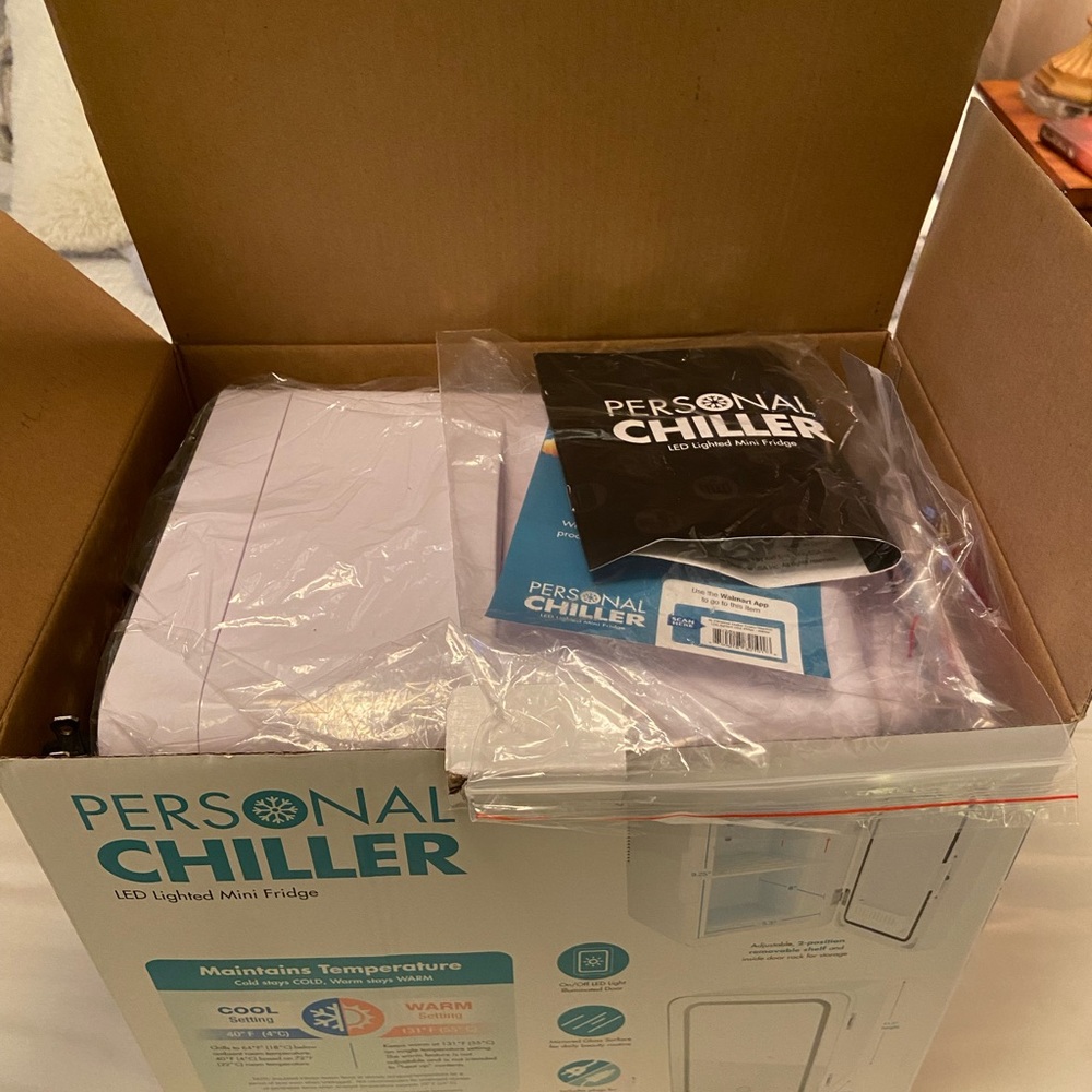 Personal Chiller LED Lighted Mini Fridge - Picture 7 of 9